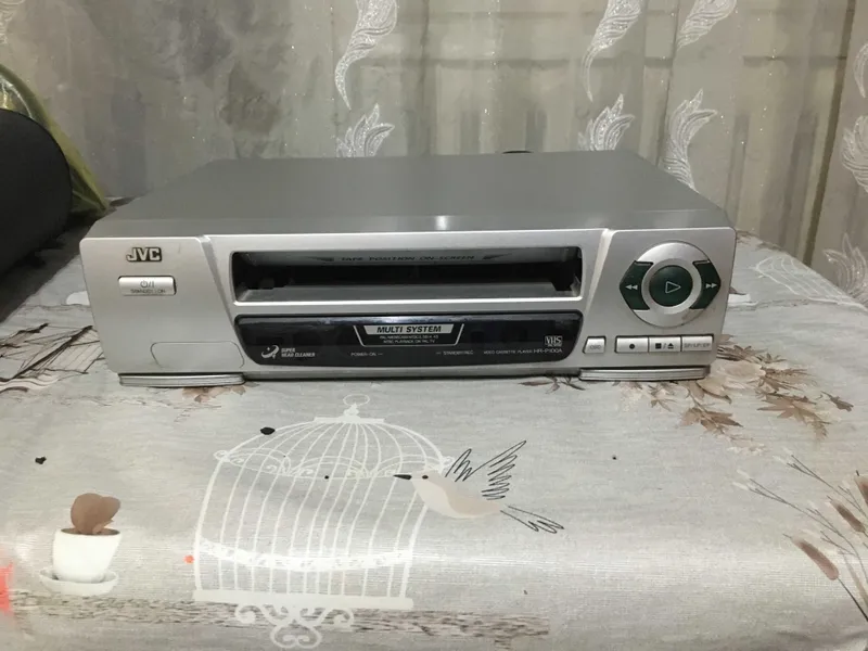 JVC Multi System videomagnitofoni ehtiyot qismlar yoki ta’mir uchun.