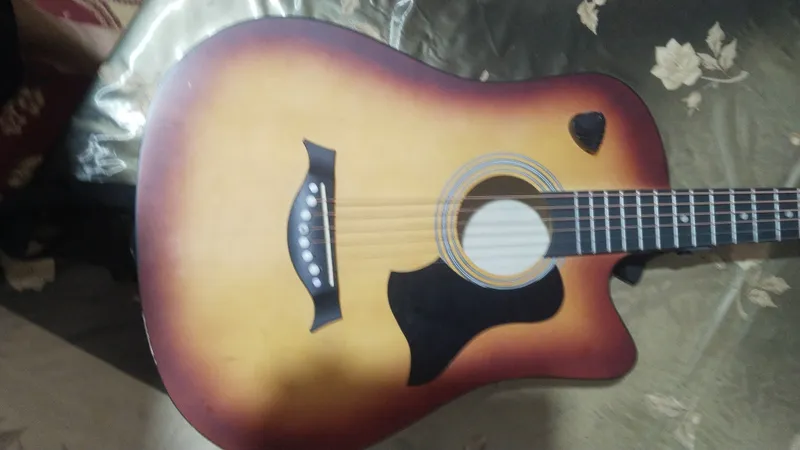 gitara 1,400 ga olingan 3 oy ishlatildi holati zor