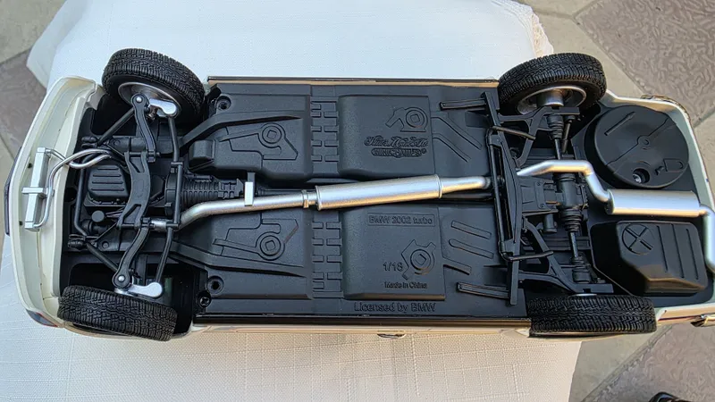 BMW 2002 turbo . мастаб 1:18 — фото 5