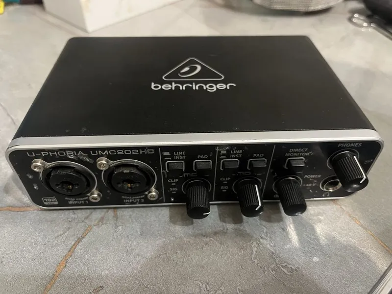 Behringer U-Phoria UMC202HD 1 Behringer U-Phoria UMC202HD 1