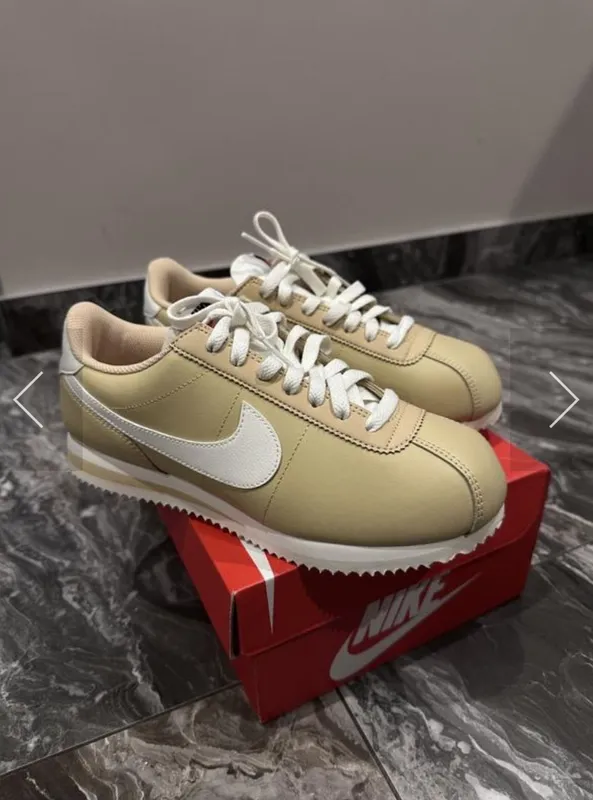 Nike original krassovka yengi 39 razmer 2 Nike original krassovka yengi 39 razmer 2