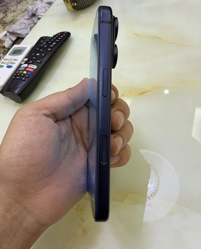 Iphone 17 pro blue 4