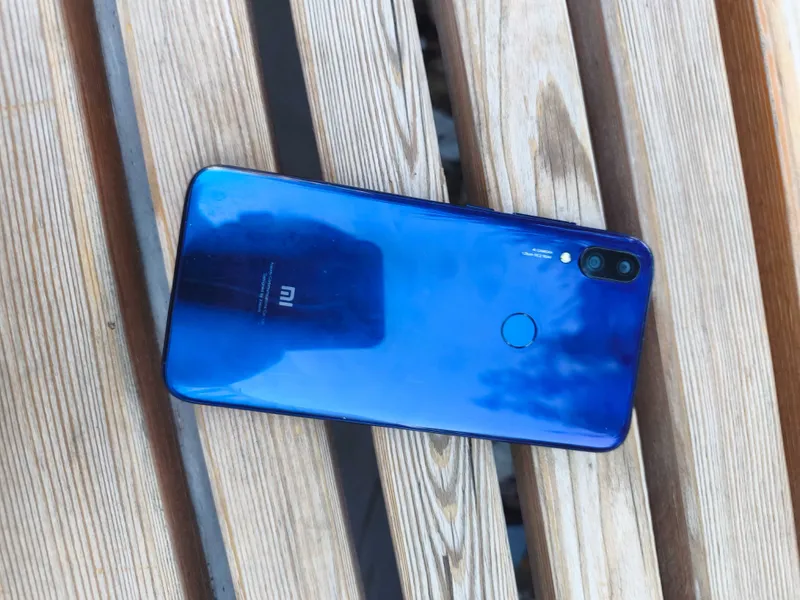 Телефон Mi Play 4.64 gb можно на запчасти 2 Телефон Mi Play 4.64 gb можно на запчасти 2