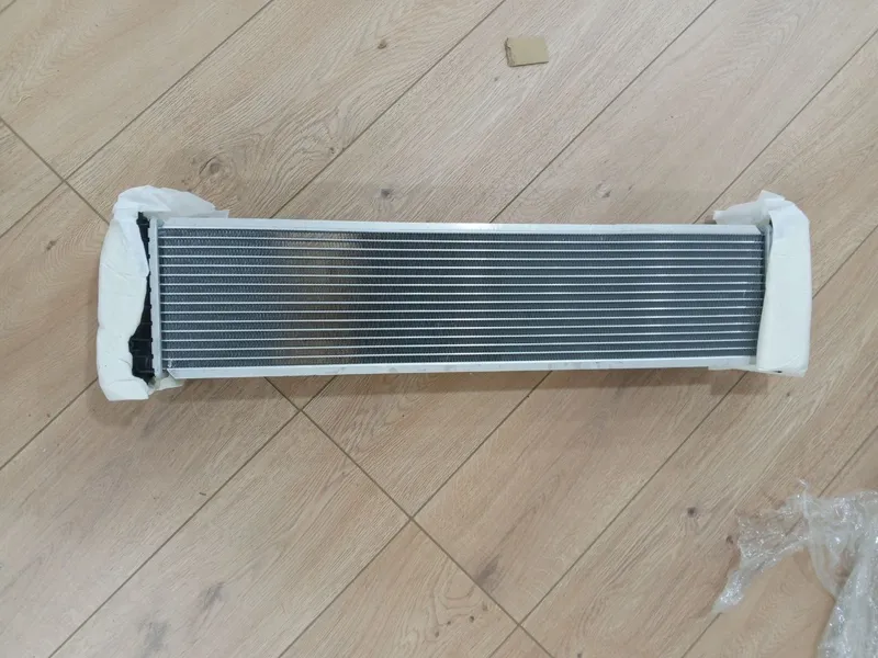 Radiator dvigatel. Резервуар для воды Lixiang L9 — фото 1