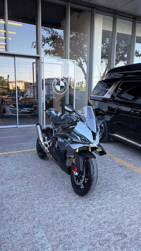 BMW S1000RR Blustone 2026 1