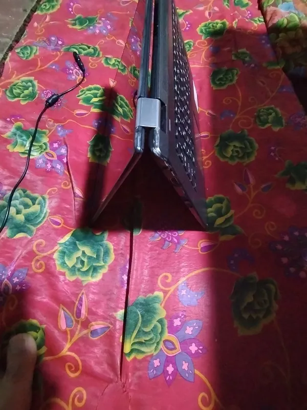 Yoga noutbuk sotiladi srochniy ekran senser