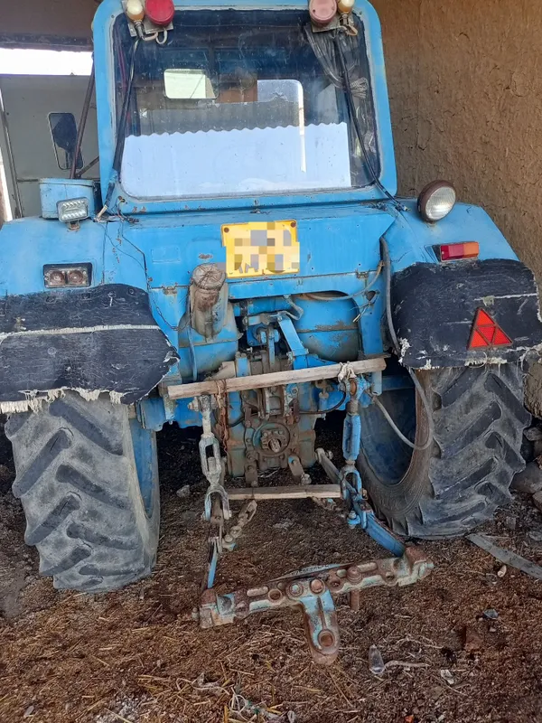 Traktor sotiladi