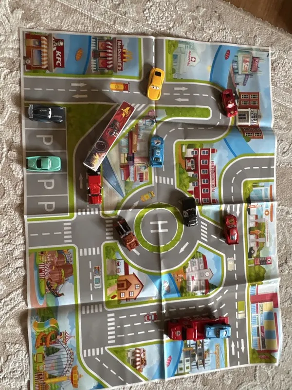 Gift set cars inside. Ишрушки машинки маленькие набор Молния Маккуин 3