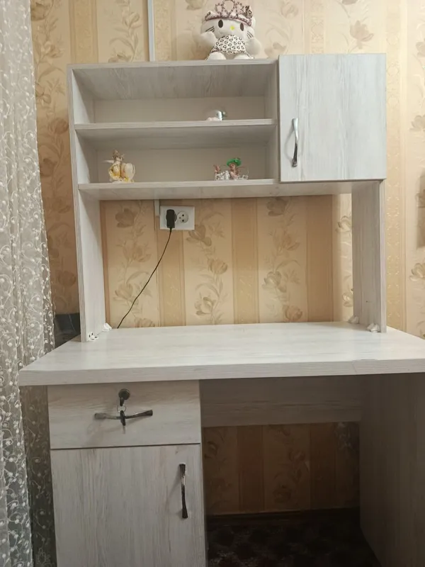 Продаётся письменный стол в бекобаде
