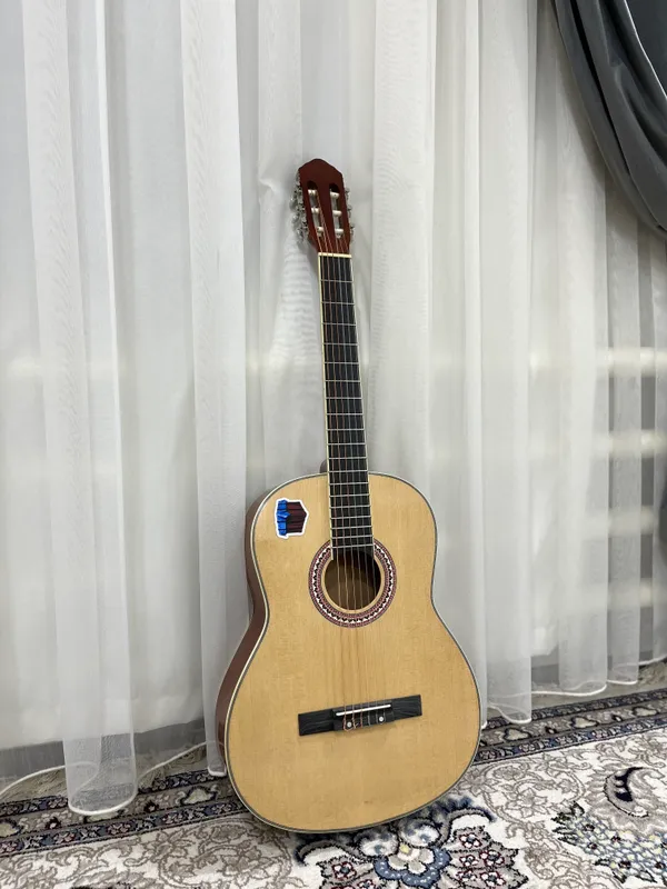 klasik gitara. 1.200000 toptoza tel uring galiwamz — фото 1
