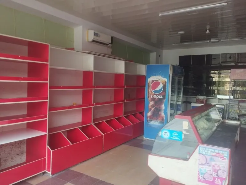 Продаются прилавки и витрины для магазина 2