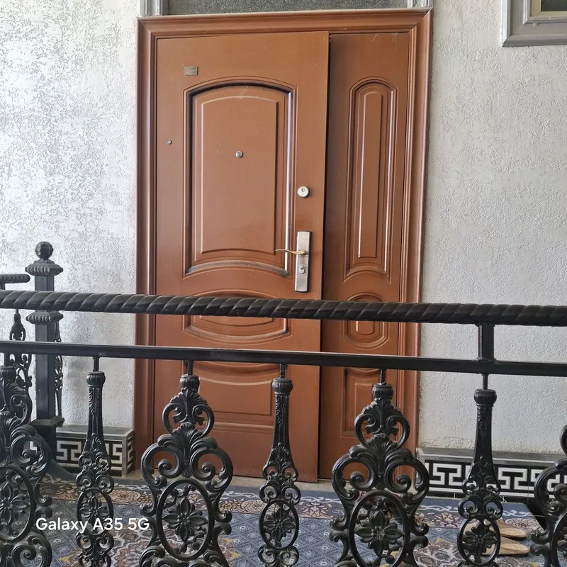 Kottej eshik sotiladi holati yaxshi — фото 1