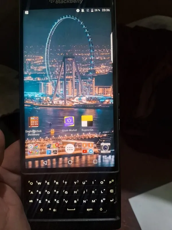 Слайдер-смартфон BlackBerry Слайдер-смартфон BlackBerry