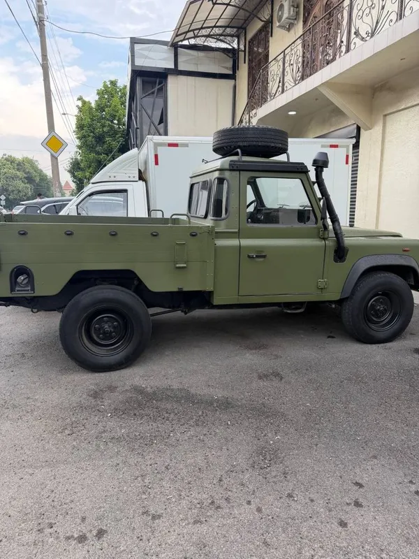 Land Rover 110. 3 Land Rover 110. 3