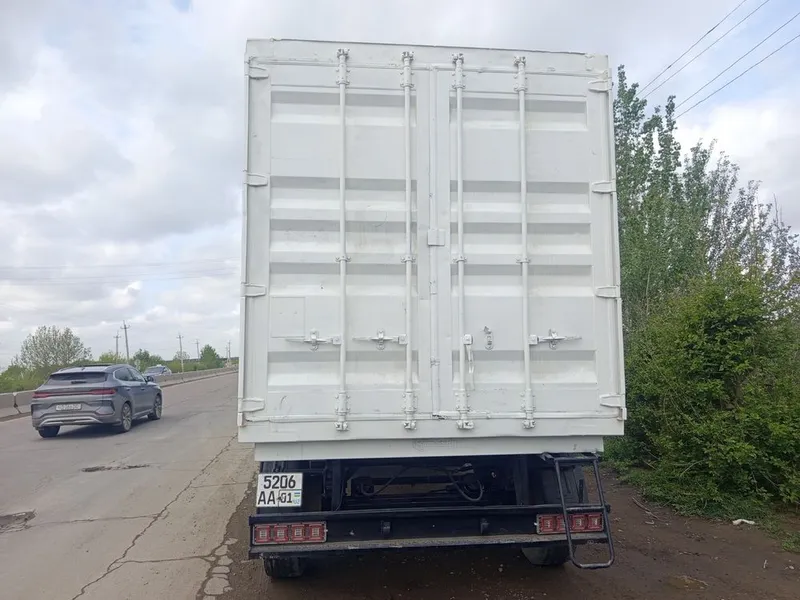 Shacman sotiladi pirsepi bn kampilekt 7 Shacman sotiladi pirsepi bn kampilekt 7