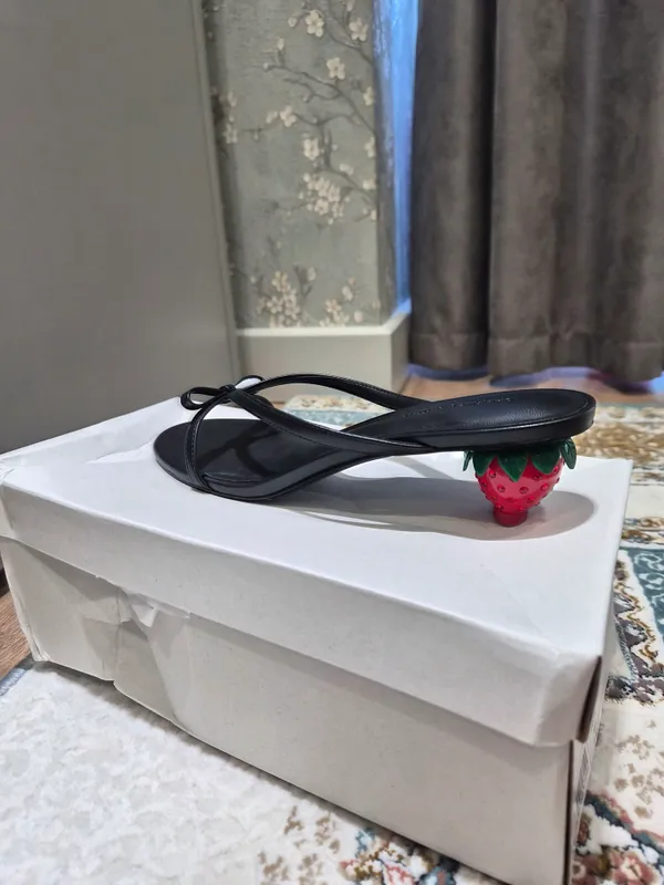 Charles & Keith мюли 4