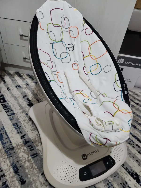 4moms (mamaRoo 4.0) — электронная люлька-качалка 1