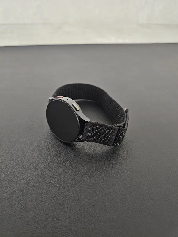 Samsung Galaxy Watch6 44mm + qo'shimcha remeshogi bilan 3 Samsung Galaxy Watch6 44mm + qo'shimcha remeshogi bilan 3