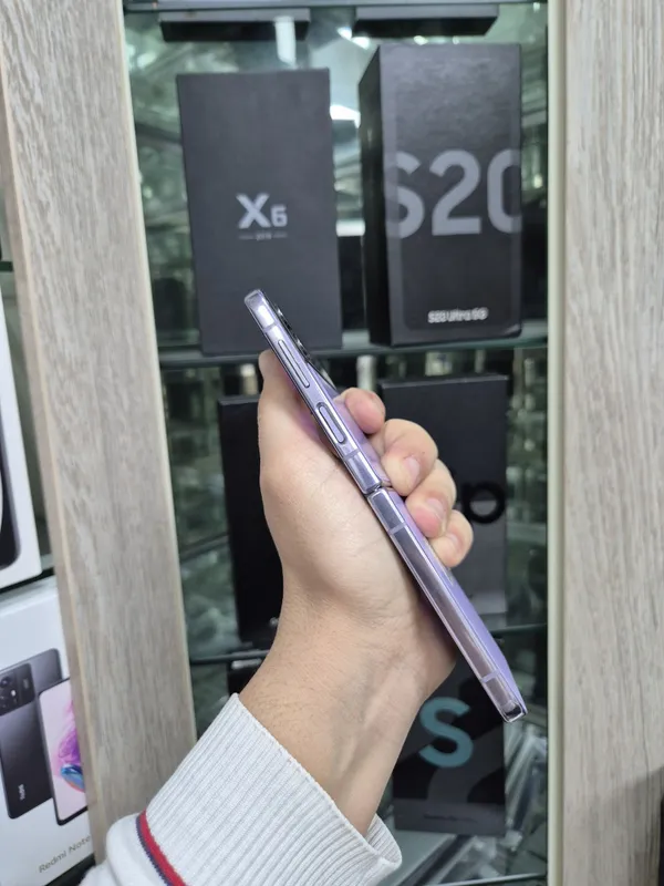 Samsung Galaxy Z flip 4 8/256Gb 2