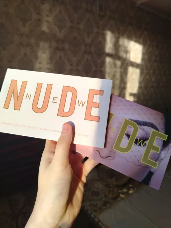 Nude ten, 18 ta yorqin rangli paletradan iborat