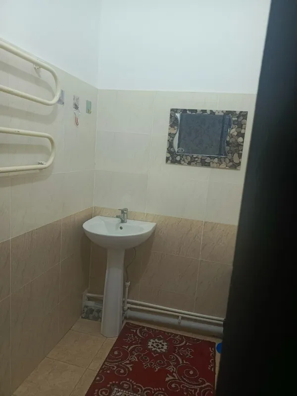 Yangi bozor yaqinida kvartira sotiladi — фото 3