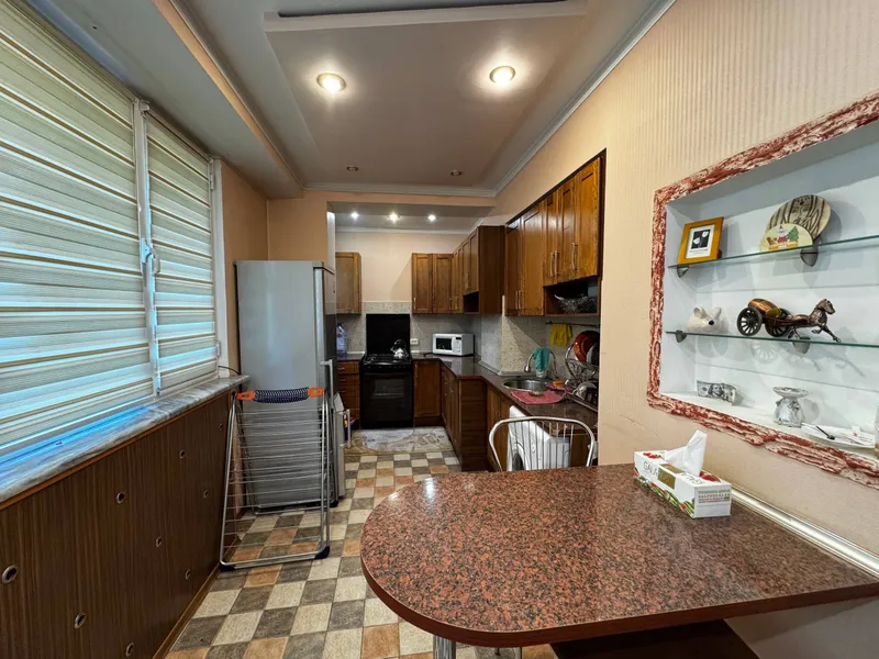 3 xonali kvartira sotiladi, 80 m², 2/4 (g‘ishtli uy), Mirzo-Ulug‘bek tumani 4