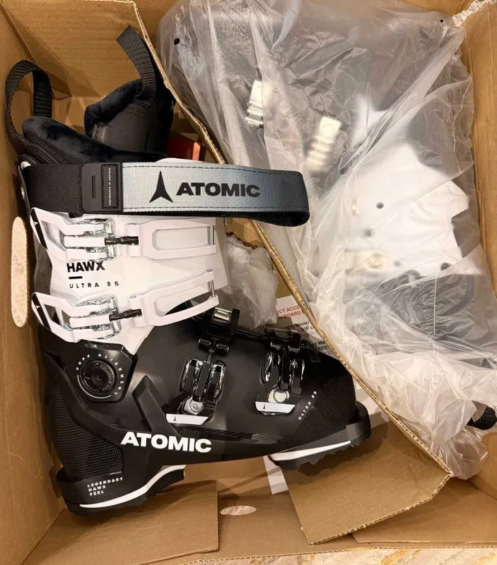 Atomic ayollar chang‘i botinkalari sotiladi, o‘lchami 23/23.5 1 Atomic ayollar chang‘i botinkalari sotiladi, o‘lchami 23/23.5 1