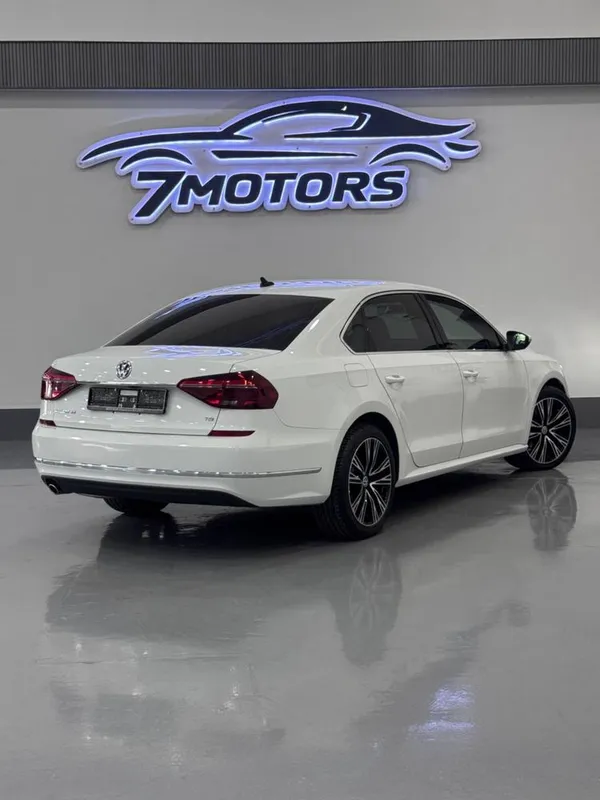 Volkswagen Passat 2.0 R-Line — фото 6