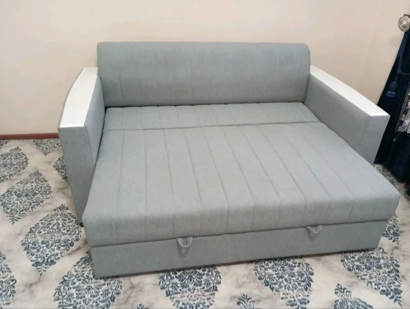 Divan sotiladi