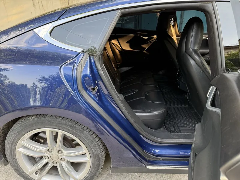 Tesla Model S синий металик цвет который привлечет внимание окружающих 7 Tesla Model S синий металик цвет который привлечет внимание окружающих 7