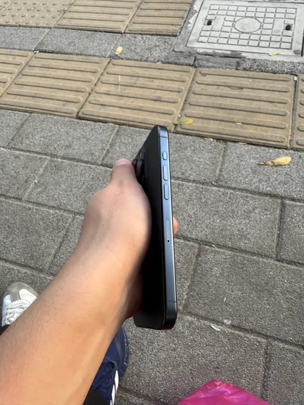iPhone 15 Pro 256 ГБ, 89%, две SIM-карты 3