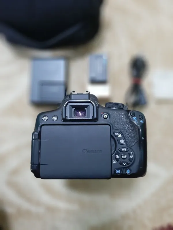 Fotoaparat canon eos 750d . 2 Fotoaparat canon eos 750d . 2