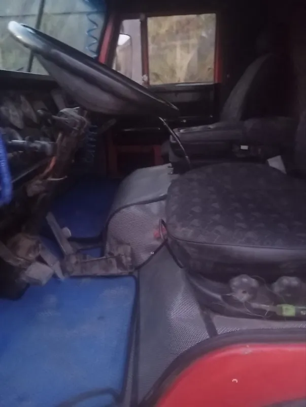 Kamaz sotiladi ishlab turibti moshina naxadu mator moy yemidi