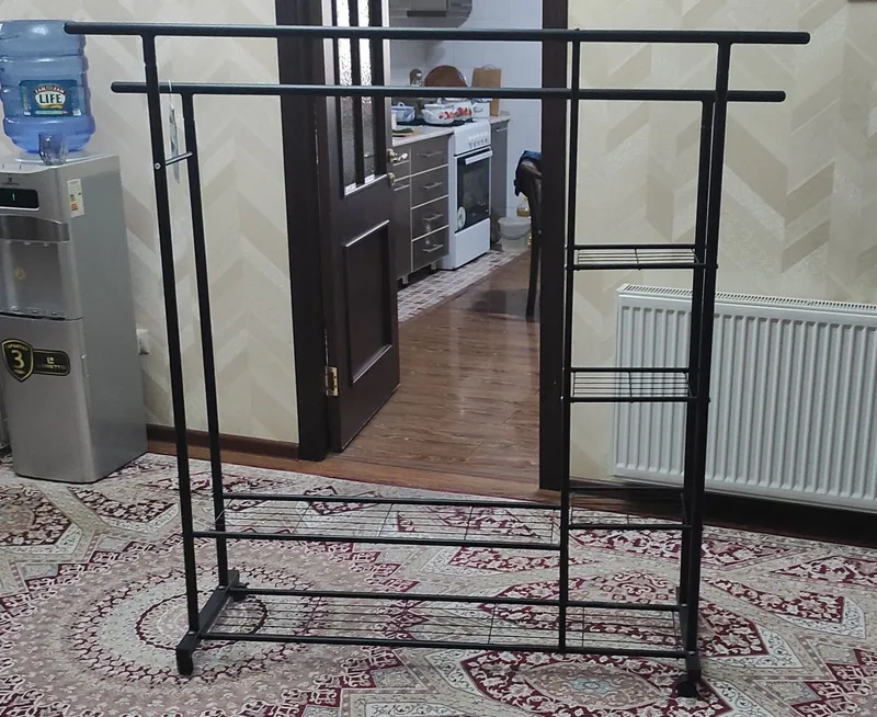 Металлический шкаф-стеллаж для одежды