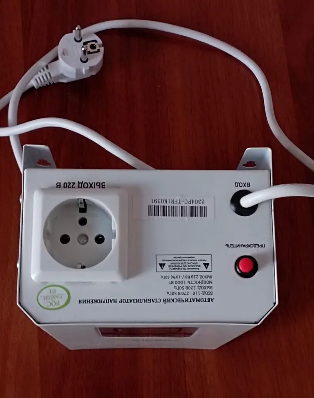 стабилизатор 1000VA 3