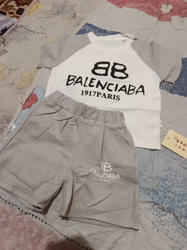bolalar kiyimlari toʻplami Xitoy fabrichiy. 10 bolalar kiyimlari toʻplami Xitoy fabrichiy. 10