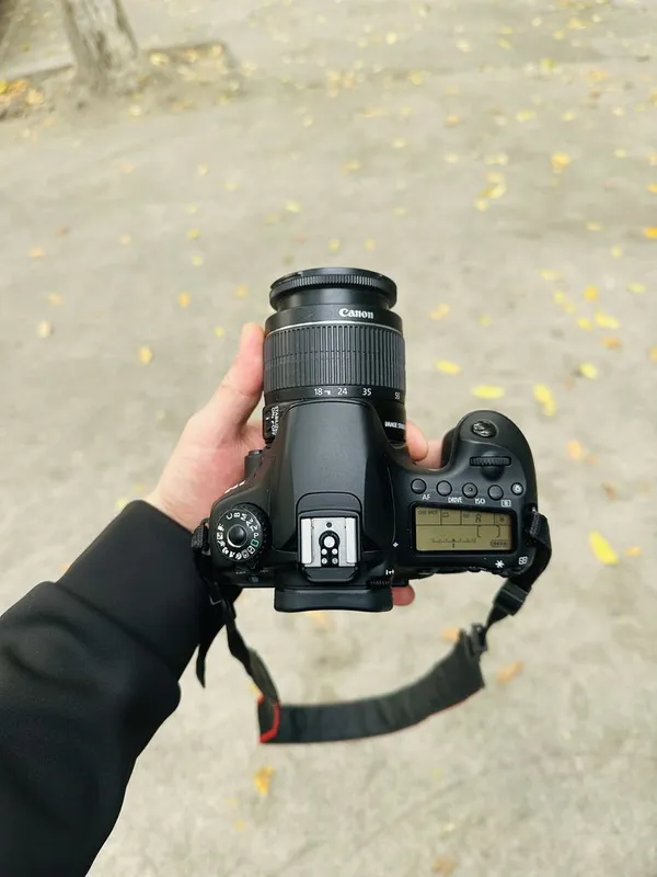 Canon 60D yangi kabi. Foto va video uchun professional kamera 4 Canon 60D yangi kabi. Foto va video uchun professional kamera 4