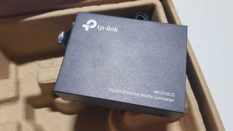 Гигабитный медиа конвертер TP-Link MC210CS.