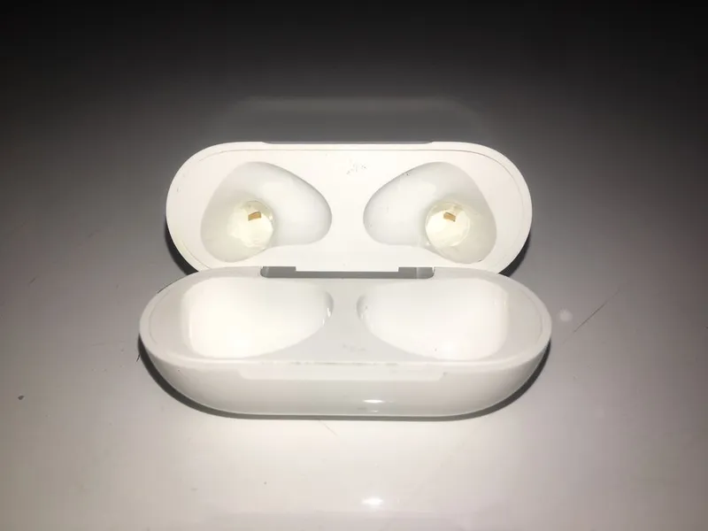 Air Pods 3 generation, продается только Кейс — фото 3