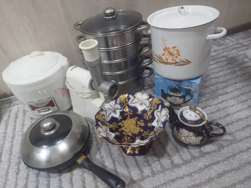 Срочно продаётся посуди и 3 Срочно продаётся посуди и 3