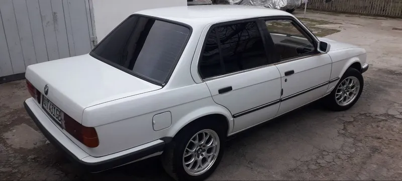 Продам BMW E30 1984 год