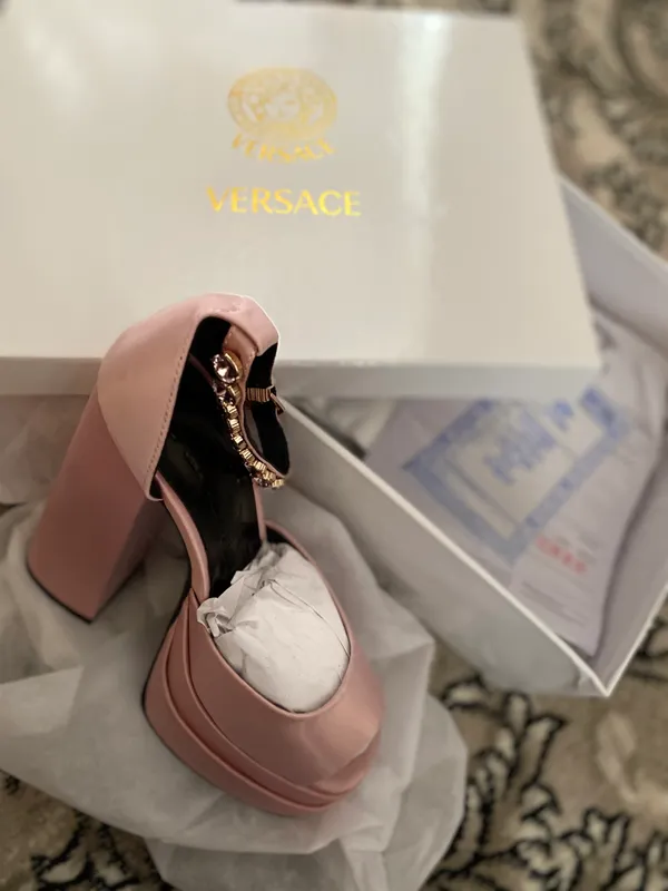Обувь Versace новая, в коробке, документы есть 2