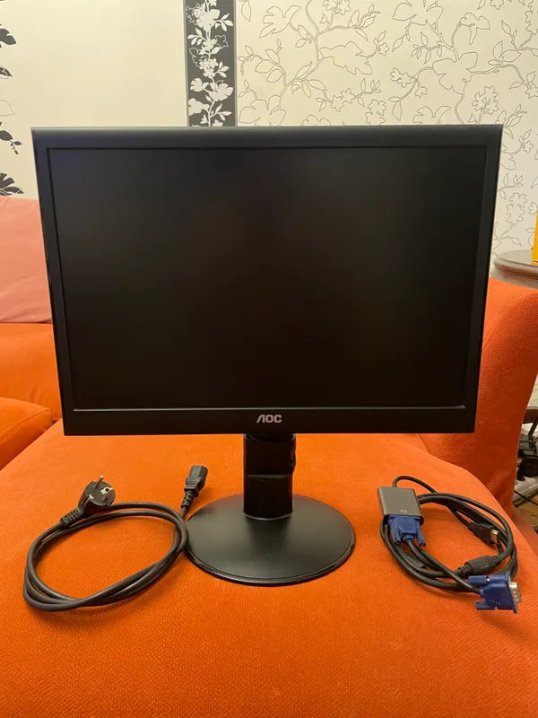 AOC E950Swn 18.5" (1366x768) monitor 1 AOC E950Swn 18.5" (1366x768) monitor 1