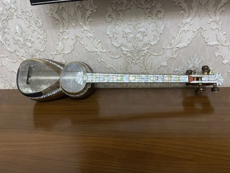 Azarbayjon rubobi yong’oq daraxtidan bo’lgan 8 mln so