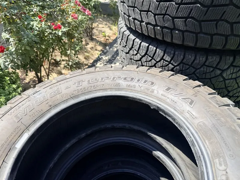 BFGOODRICH 255/75/17 orginal made in U.S.A 4 BFGOODRICH 255/75/17 orginal made in U.S.A 4