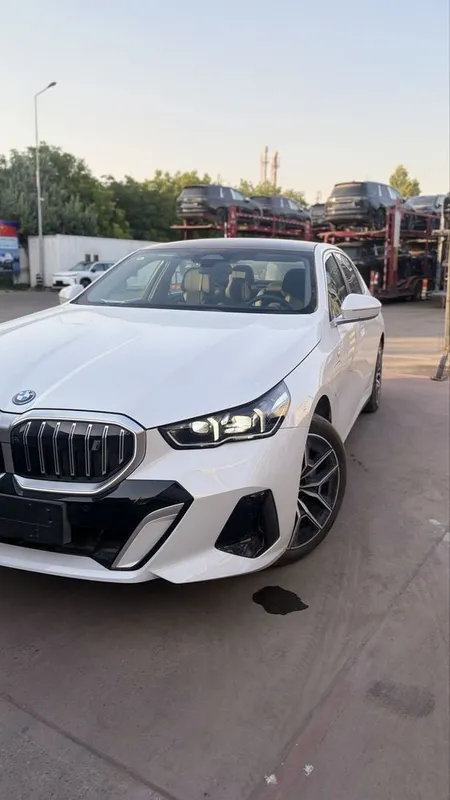 BMW i5 40L 4 oy 2025 yil 1 BMW i5 40L 4 oy 2025 yil 1