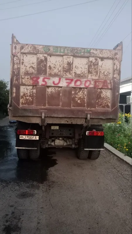 Sinotruk Howo samosval sotiladi 2013 yil 2