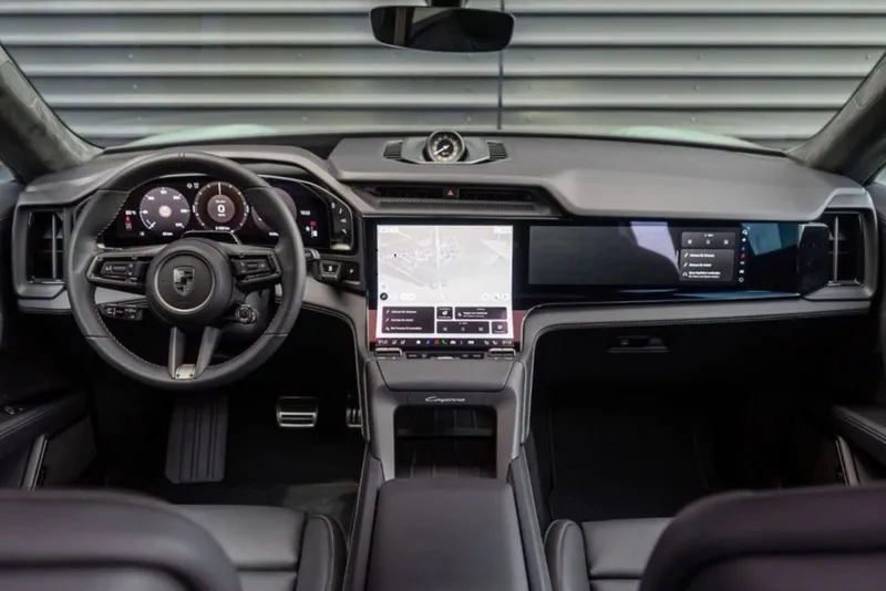 Porsche Cayenne Turbo E-Hybrid 2026 5 Porsche Cayenne Turbo E-Hybrid 2026 5