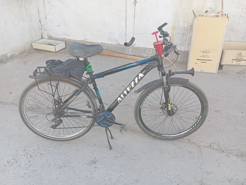 Velosiped sotiladi  narxi kelishimiz 1300 razmeri 29