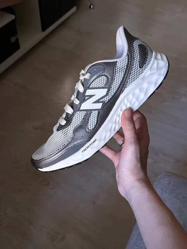 Erkaklar uchun New Balance Arishi v4 krossovkalari 1
